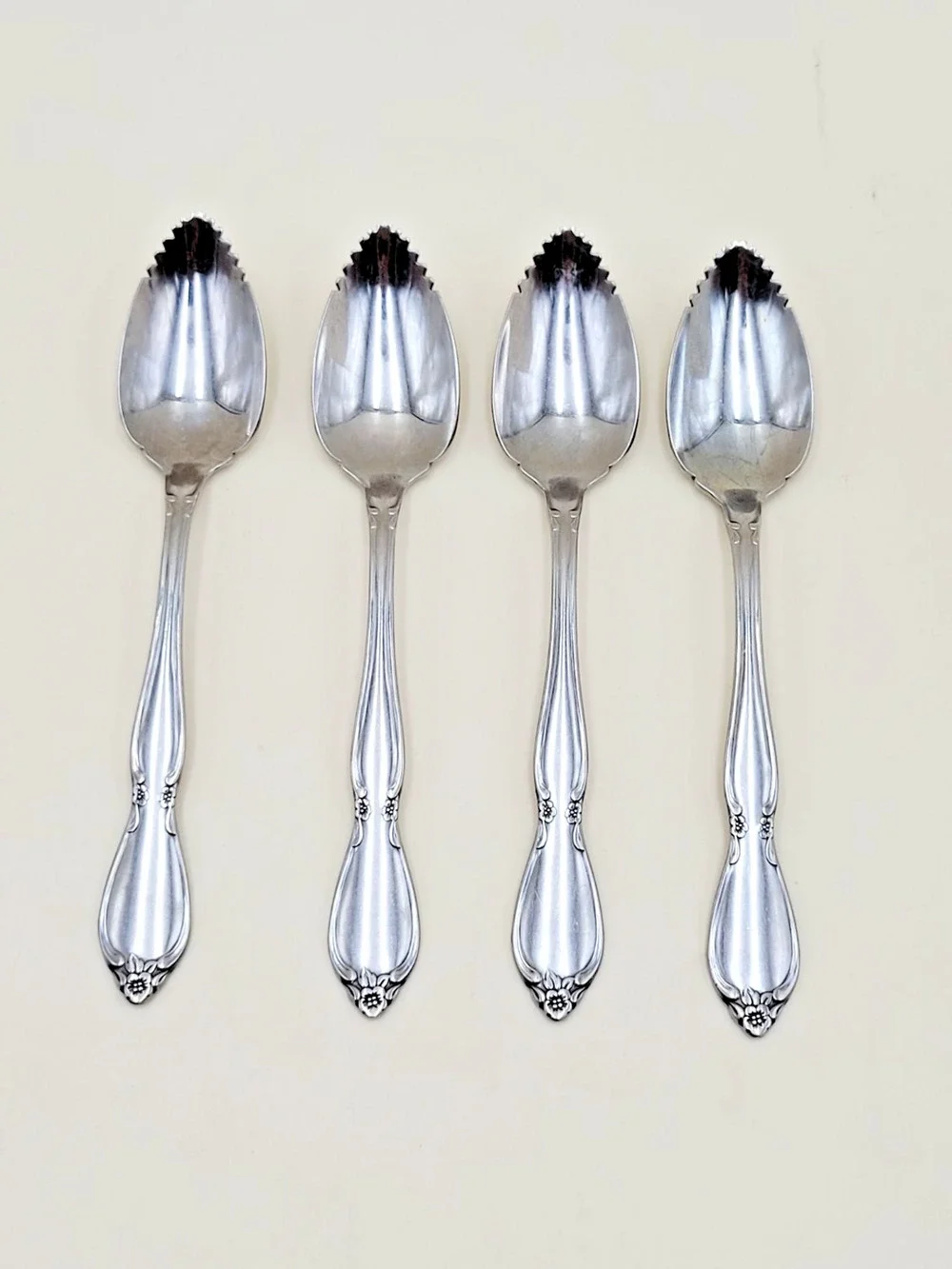 Oneida Chatelaine Fruit Spoons Grapefruit Stainless Steel Set of 4